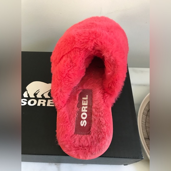 Sorel Neon Pink Fuzzy Mail Run Slippers Machine Washable Size 8 GUC/EUC With Box - Picture 10 of 15